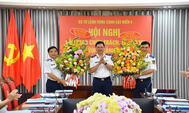 Thiếu tướng Trần Văn Lượng giữ chức Phó Tư lệnh kiêm Tham mưu trưởng Cảnh sát biển Việt Nam
