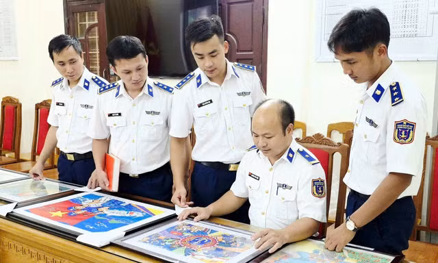 Hai học sinh giành giải Nhất thi vẽ tranh, viết cảm nhận về biển đảo quê hương