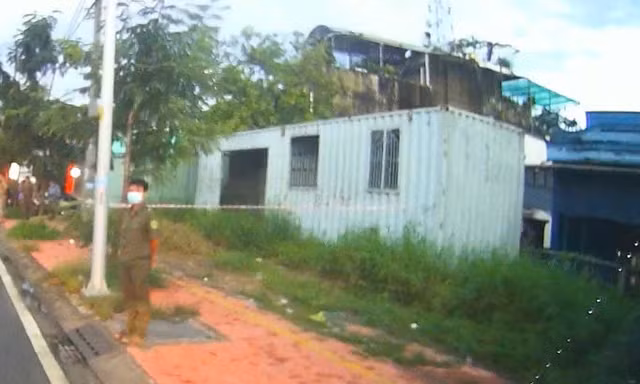 Phát hiện thi thể phụ nữ trong container bỏ hoang, có dấu vết cháy