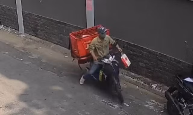 [Clip] Shipper bị kẻ gian cuỗm xe máy cùng hàng hóa