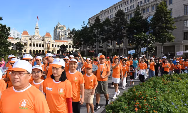 5.000 người đi bộ xoa dịu nỗi đau da cam