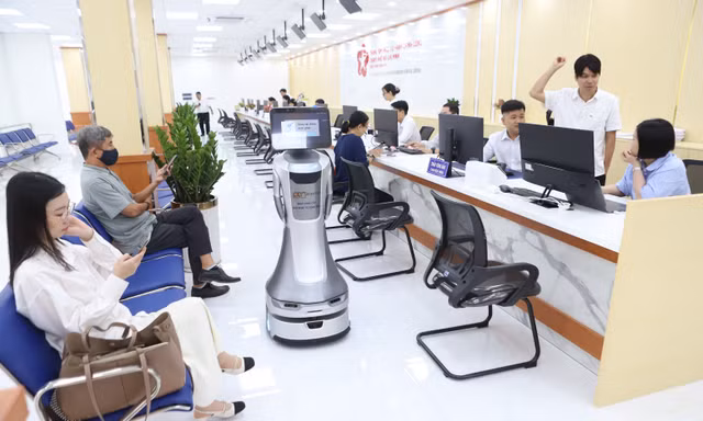 Buổi vận hành đầu tiên ở 'trung tâm đầu mối' về thủ tục hành chính TPHCM