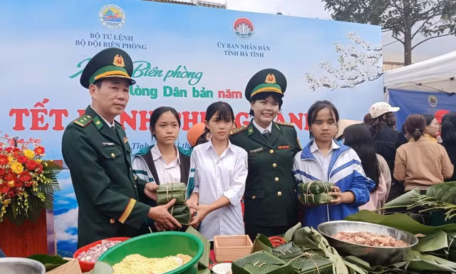 Nữ nhà văn áo lính tài năng và những việc làm nhân ái