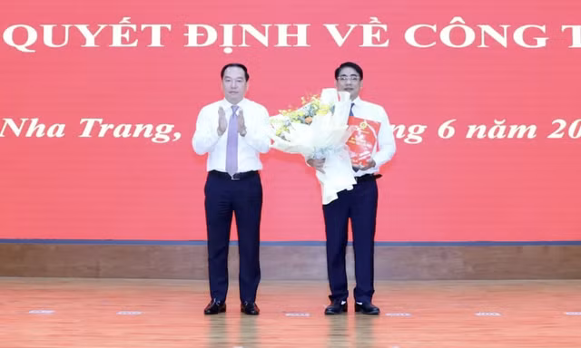 Công bố quyết định của Ban Thường vụ Tỉnh ủy Khánh Hòa về công tac cán bộ