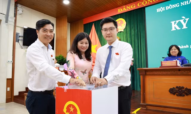 TPHCM bầu bổ sung thêm một Ủy viên UBND thành phố