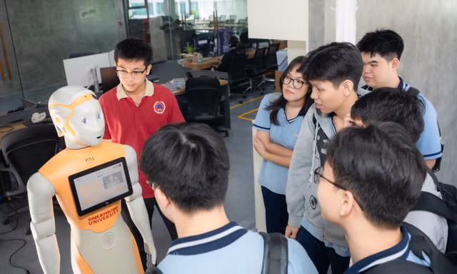 Hàng loạt trường đại học công bố điểm chuẩn, nhiều ngành trên 90 điểm