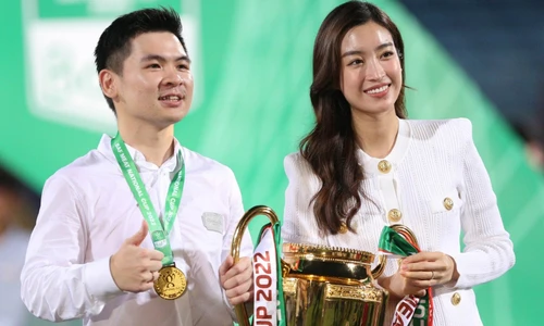 Hoa hậu Mỹ Linh: 'Mong đội bóng của ông xã làm nên lịch sử ở Siêu cúp'