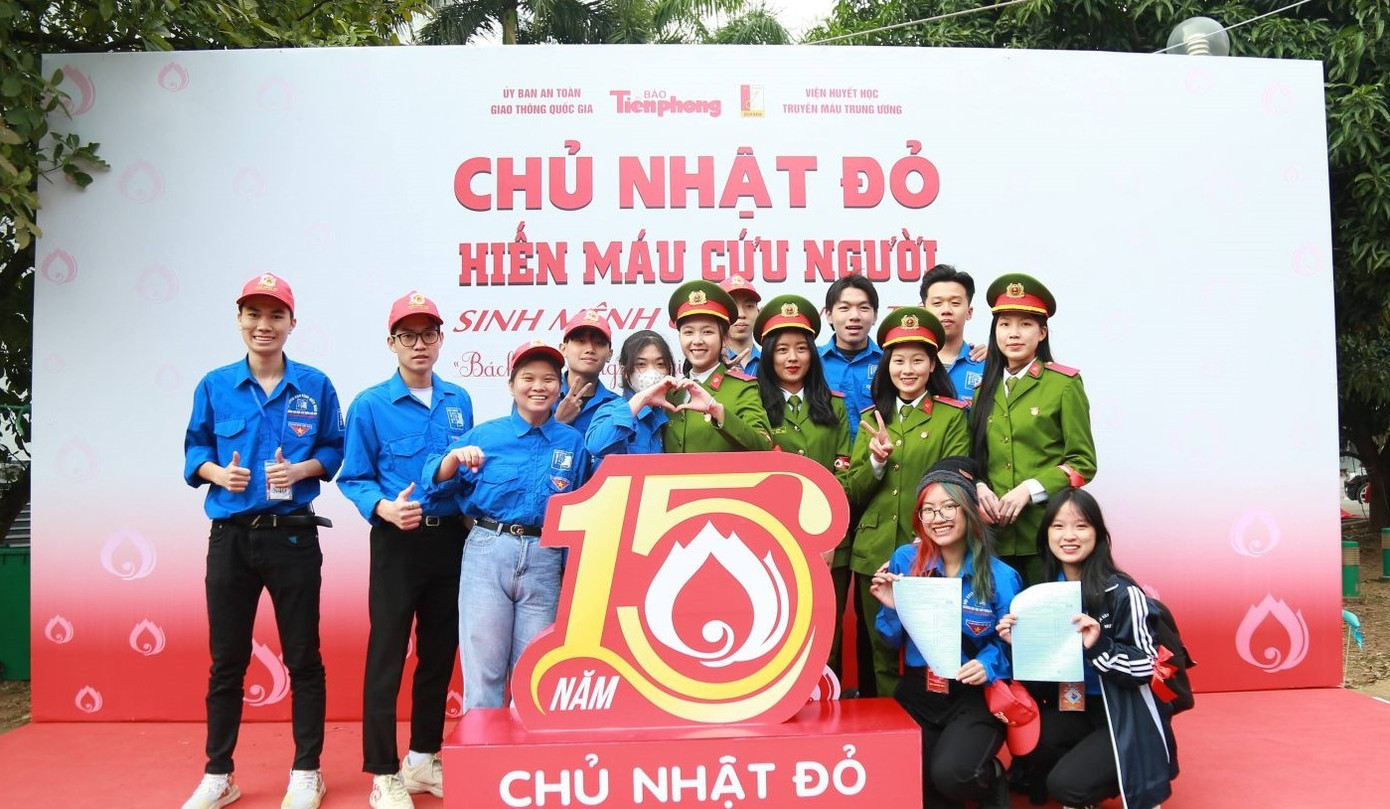 chu-nhat-do.jpg