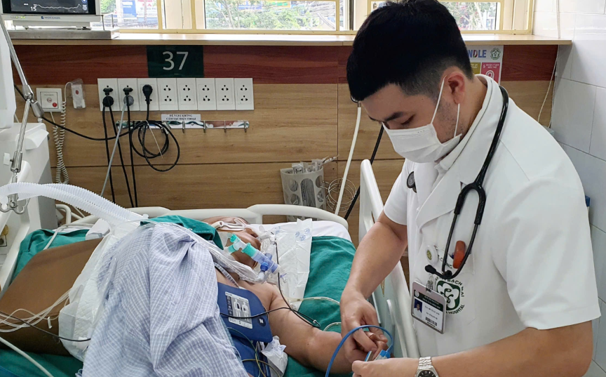Bệnh nhân hôn mê do rắn cắn ran.png