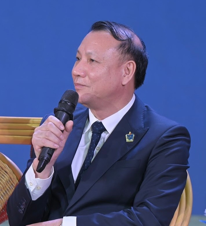 Mr. Nguyen Duc Son, Principal of Hanoi National University of Education. egghue.jpg