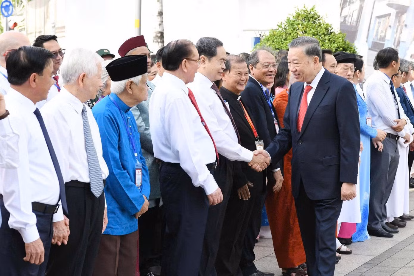 Tổng Bí thư, Chủ tịch nước Tô Lâm và Lãnh đạo Đảng, Nhà nước tại Công viên Tượng đài Chủ tịch Hồ Chí Minh, phường Sài Gòn.