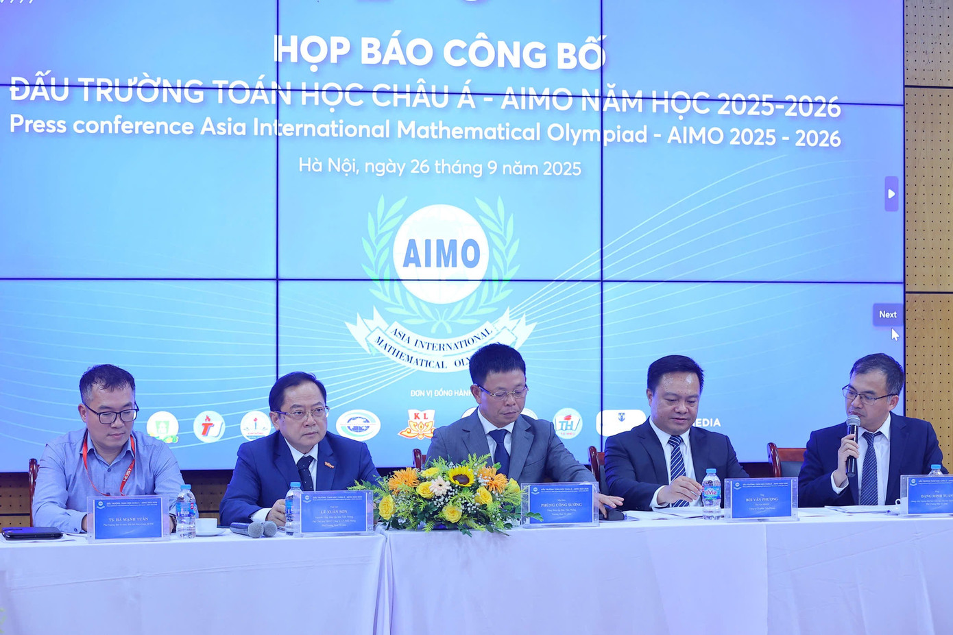 The organizers chaired the press conference. Photo: Referee glui.jpg
