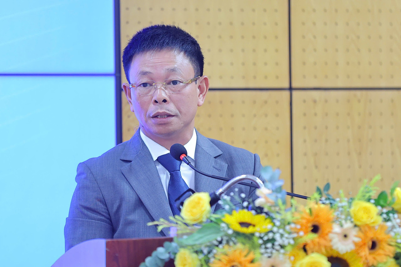 Journalist Phung Cong Suong - Editor-in-Chief of Tien Phong Newspaper, Head of AIMO Organizing Committee speaks. Photo: Referee suong.jpg