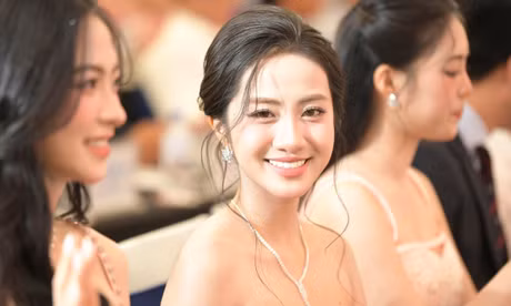 Hoa hậu Hà Trúc Linh: 'Tôi chưa được về thăm nhà'