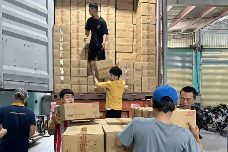Sinh viên Hà Nội tăng ca đêm liên tục trước Tết: Thu nhập cao nhưng rủi ro pháp lý