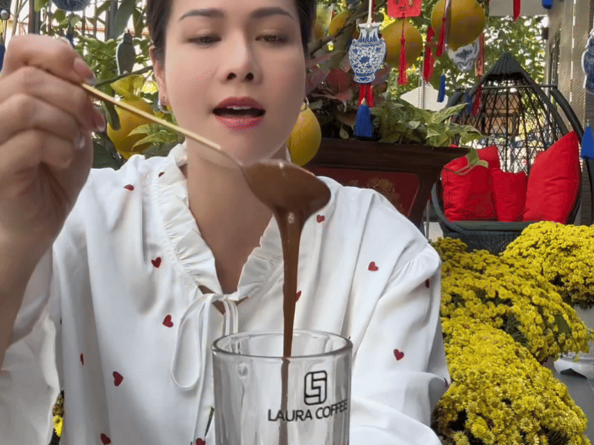 Bí mật về Ly Laura Cà Phê của Nhật Kim Anh