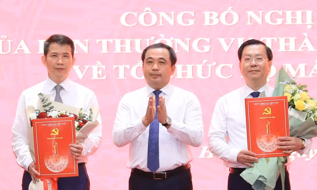 Hà Nội công bố 40 quyết định nhân sự lãnh đạo các sở, ngành và xã, phường