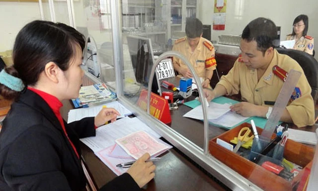 Giảm 30% phí, lệ phí đăng ký xe qua dịch vụ công trực tuyến