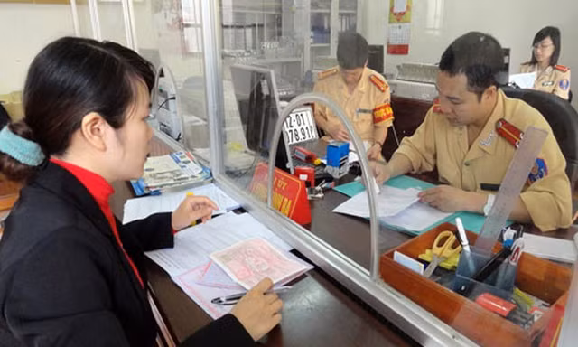 Giảm 30% phí, lệ phí đăng ký xe qua dịch vụ công trực tuyến