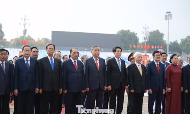 Lãnh đạo Đảng, Nhà nước vào Lăng viếng Chủ tịch Hồ Chí Minh 