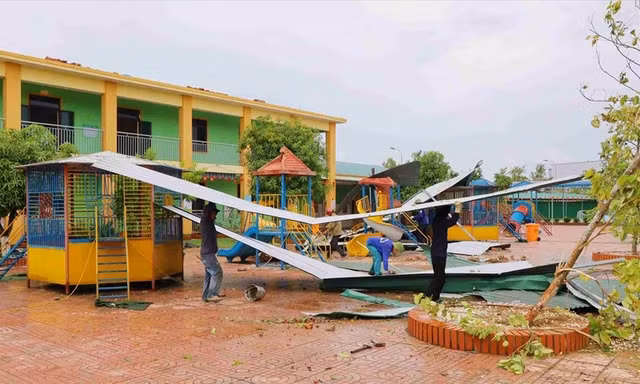 Thủ tướng yêu cầu thần tốc sửa chữa trường lớp cho lễ khai giảng
