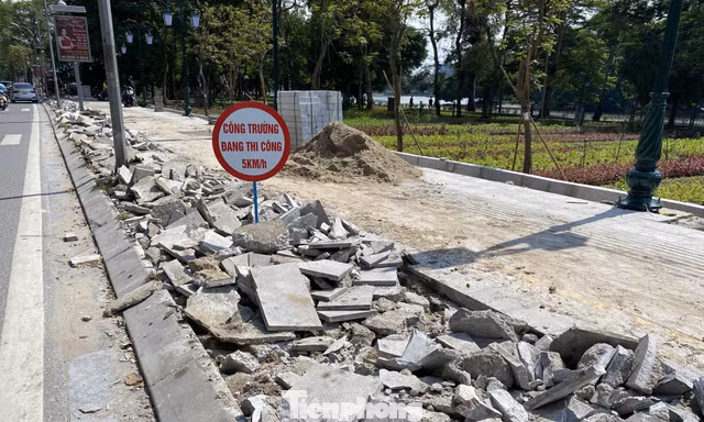 Vụ ‘đục phá vỉa hè lát đá trên tuyến đường trăm tỷ’ được báo cáo Thường trực Thành ủy Hà Nội ra sao?