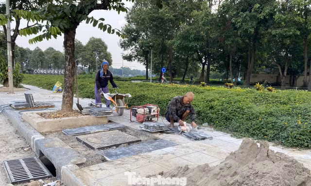 Chính quyền nói gì về việc 'vỉa hè vừa thay áo mới đã tiếp tục đào lên thi công cống thoát nước'?