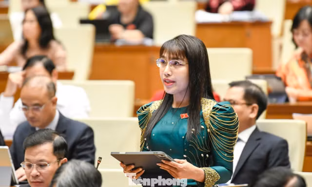 Xổ số kiến thiết đừng 'quên' kiến thiết đời sống người bán vé số dạo