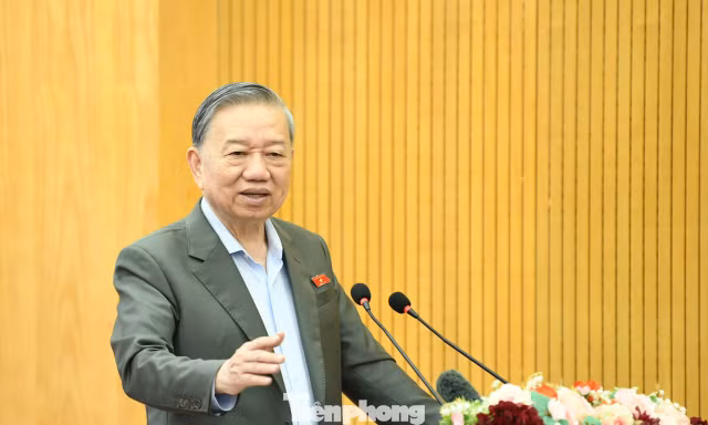 Tổng Bí thư Tô Lâm yêu cầu kiểm tra tình trạng 'miễn học phí, nhưng trường bày ra nhiều thứ khác để thu tiền'