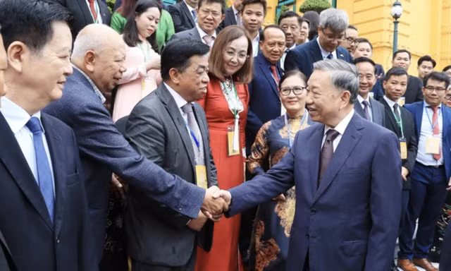 Bộ Chính trị: Đẩy mạnh thu hút nhân tài là người Việt Nam ở nước ngoài