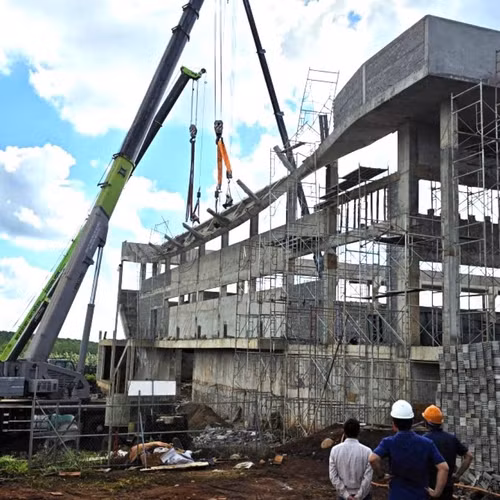 Nhà thi đấu hơn 22 tỷ đồng bất ngờ sập một phần khi chưa hoàn thành