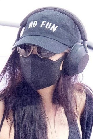 Thời trang sân bay gây tranh cãi của Jennie (BlackPink)