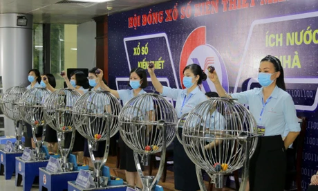 Ngư dân Cà Mau trúng 4 tờ vé số độc đắc