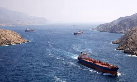 Tình báo Mỹ cảnh báo Iran có thể đóng cửa eo biển Hormuz bất cứ lúc nào