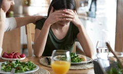 Vì sao ăn ít vẫn bị đầy hơi, chướng bụng dịp Tết