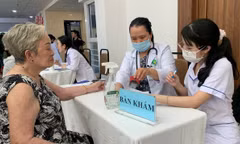 Sẽ cấp 'hộ chiếu sức khỏe' cho người dân TPHCM