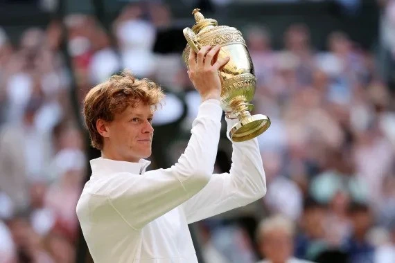 Sinner lần đầu tiên vô địch Wimbledon 2025.