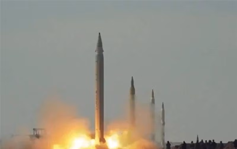 Iran phát động chiến dịch ‘Chiến thắng' tập kích loạt căn cứ của Israel