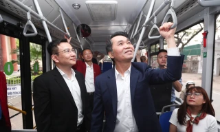 Vận tải công cộng Hà Nội: Đưa tiêu chí phục vụ văn minh vào hồ sơ mời thầu