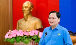 Nâng cao nhận thức chính trị và pháp luật cho giai cấp công nhân