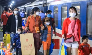 Nhiều chuyến bay, tàu xe đưa công nhân về quê ăn Tết