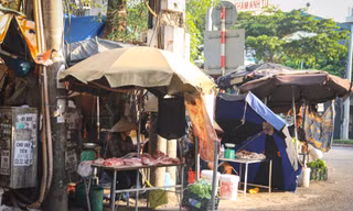 Muốn xóa chợ tạm Hà Nội: Phải có hạ tầng, phải đổi thói quen 