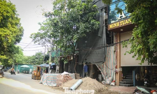 Nhiều công trình vi phạm tại cụm làng nghề Tân Triều vẫn khóa trái cửa để thi công