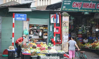 Chợ cóc át chợ chính tại Hà Nội, giao thông ùn tắc
