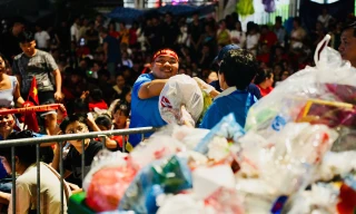 'Khối vệ sinh môi trường' căng mình làm sạch đường phố, sẵn sàng cho Đại lễ