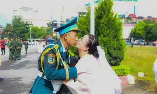 Những màn cầu hôn đặc biệt của chiến sĩ tại Lễ diễu binh 2/9