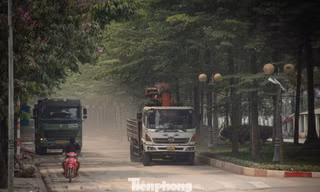 Hà Nội: Người dân ‘ngộp thở vì bụi công trình bao vây phố Tân Mỹ