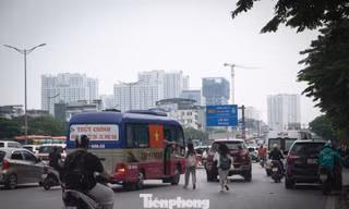 Rời phố nghỉ lễ: Xe khách dừng đón dọc đường sai quy định