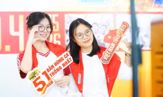 Giới trẻ check-in, tham quan triển lãm 51 năm - Bản hùng ca thống nhất