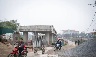 Hà Nội: Dự án cầu dừng thi công hơn nửa năm do vướng mặt bằng